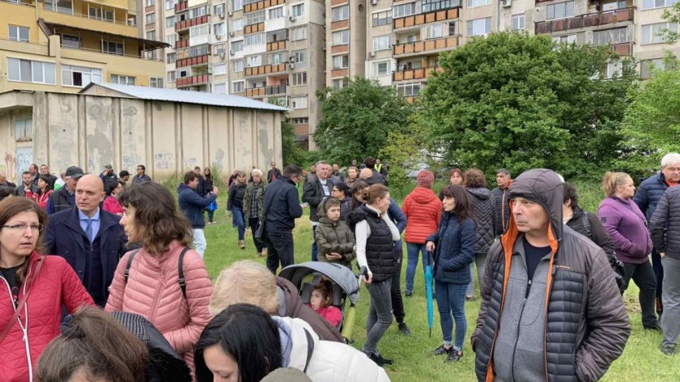 Жители на пловдивски квартал излязоха на протест срещу презастрояването
