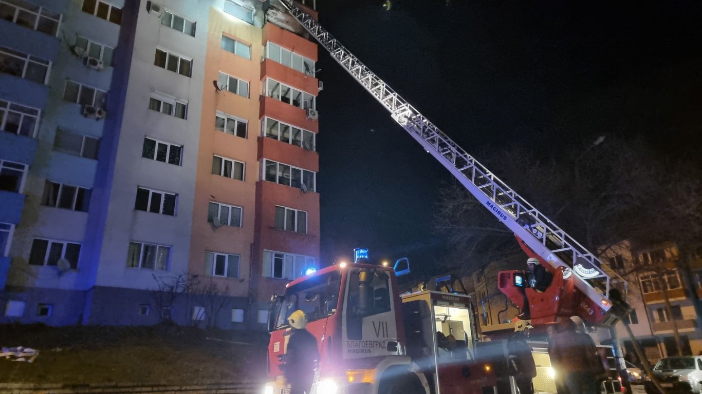 Семействата от изгорелия блок в Благоевград все още не могат да ремонтират домовете си