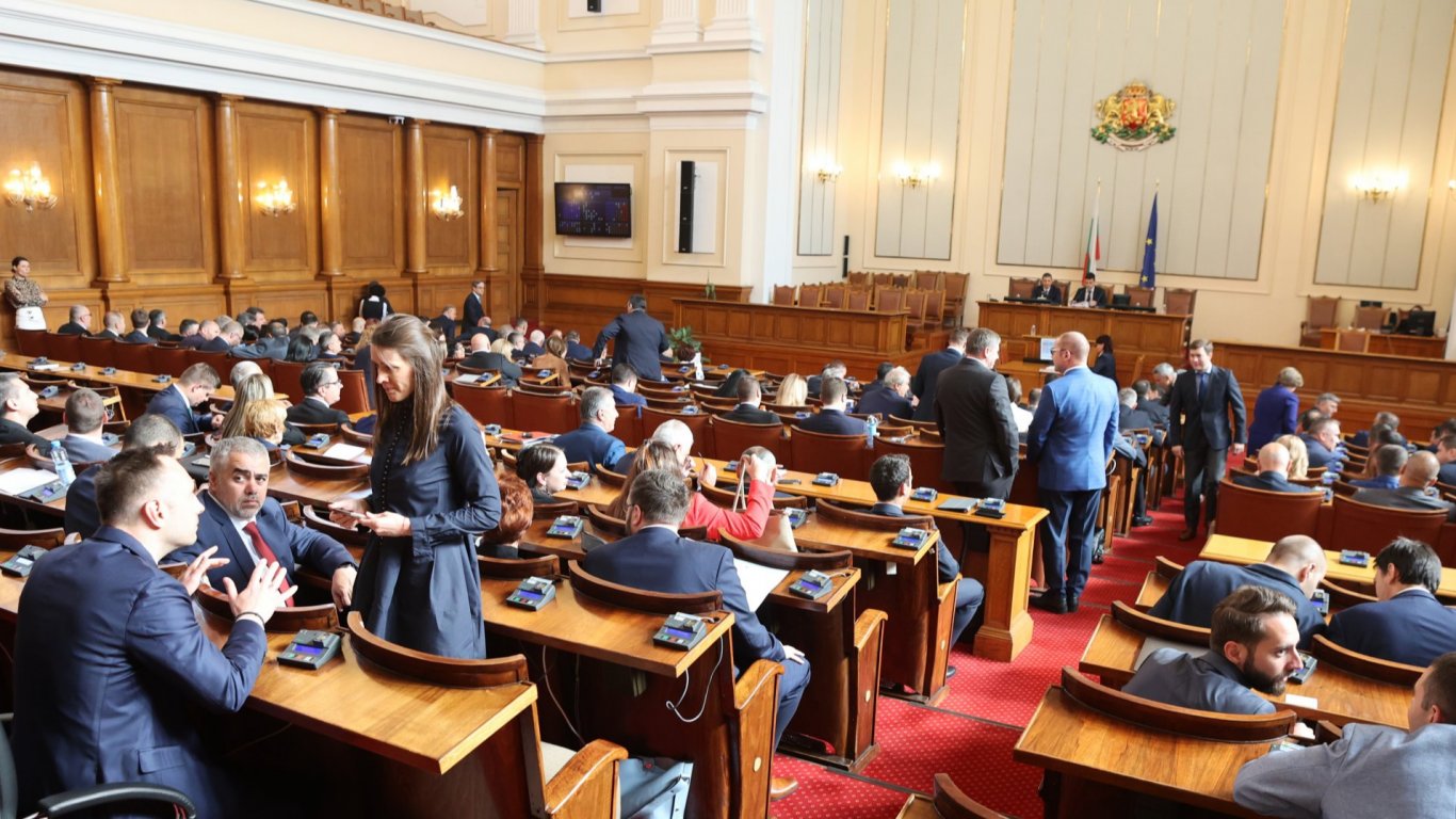 Парламентът реши да помагаме на Украйна с всичко друго, но без оръжие