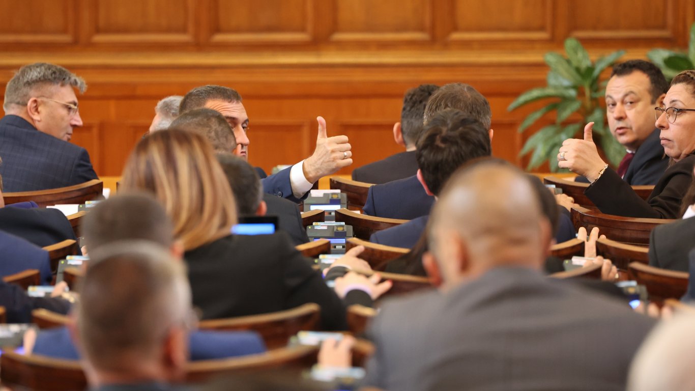 Има ли натиск за вдигане на ветото за РС Македония, коментираха политическите сили в парламента