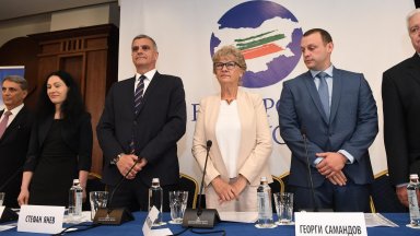 Стефан Янев учредява "Български възход" заедно с колеги от служебния кабинет