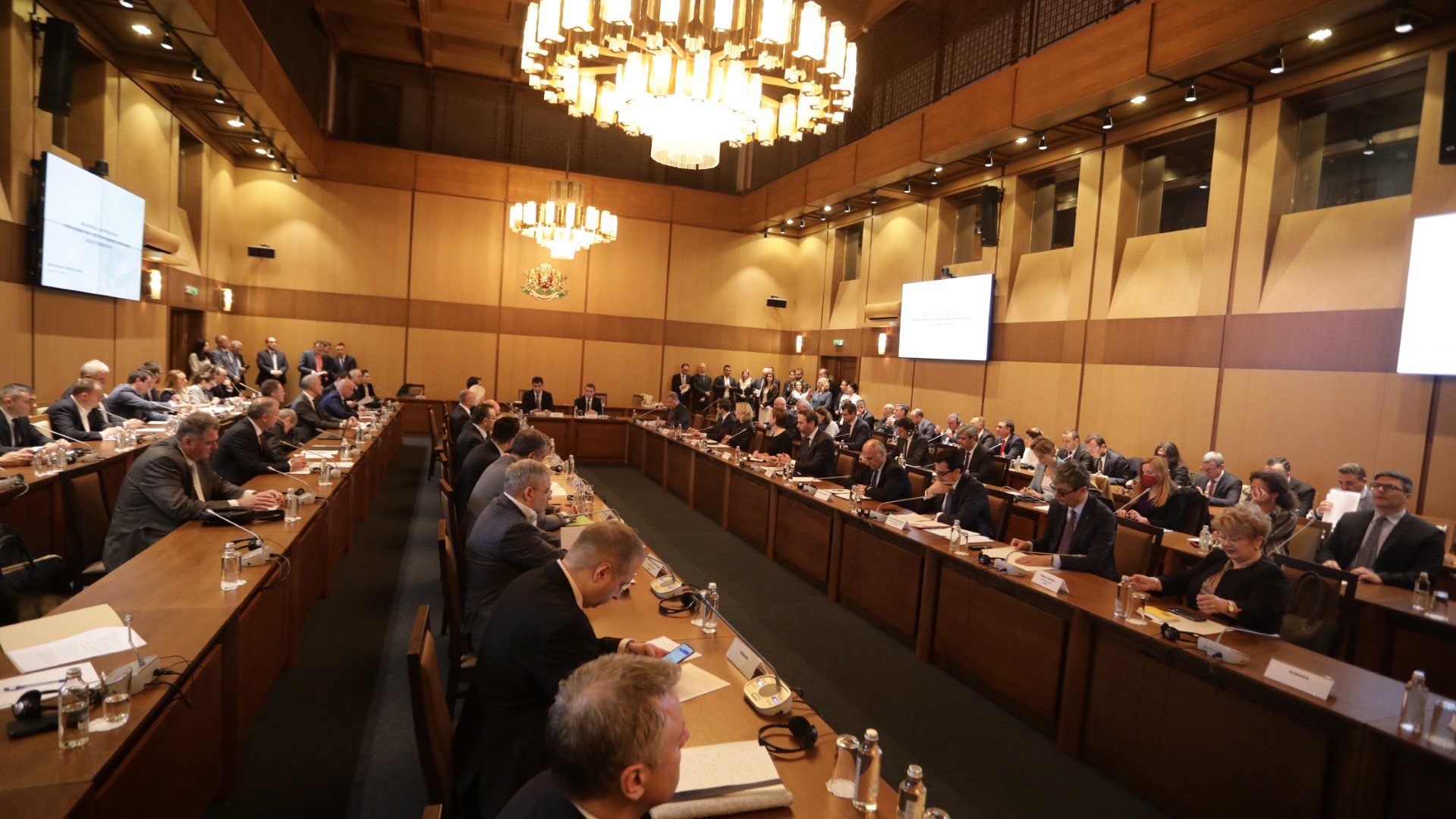 В резиденция "Бояна" се проведе международна министерска кръгла маса, посветена на регионалното сътрудничество за енергийна сигурност, диверсификация и зелен преход 