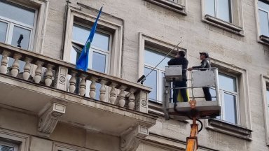 Столична община отново върна украинското знаме пред фасадата