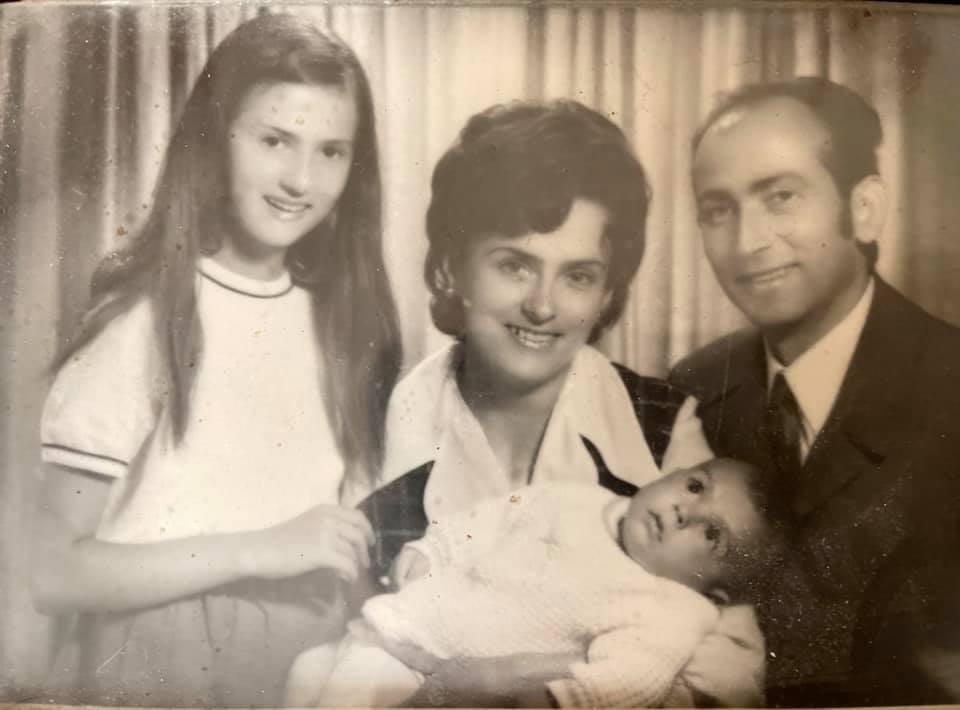 Георги като бебе със семейството си