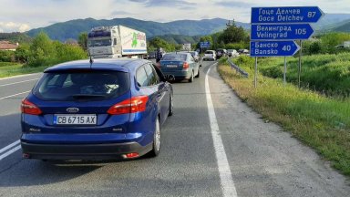 Протест блокира пътя към Банско и Велинград, президвика километрично задръстване