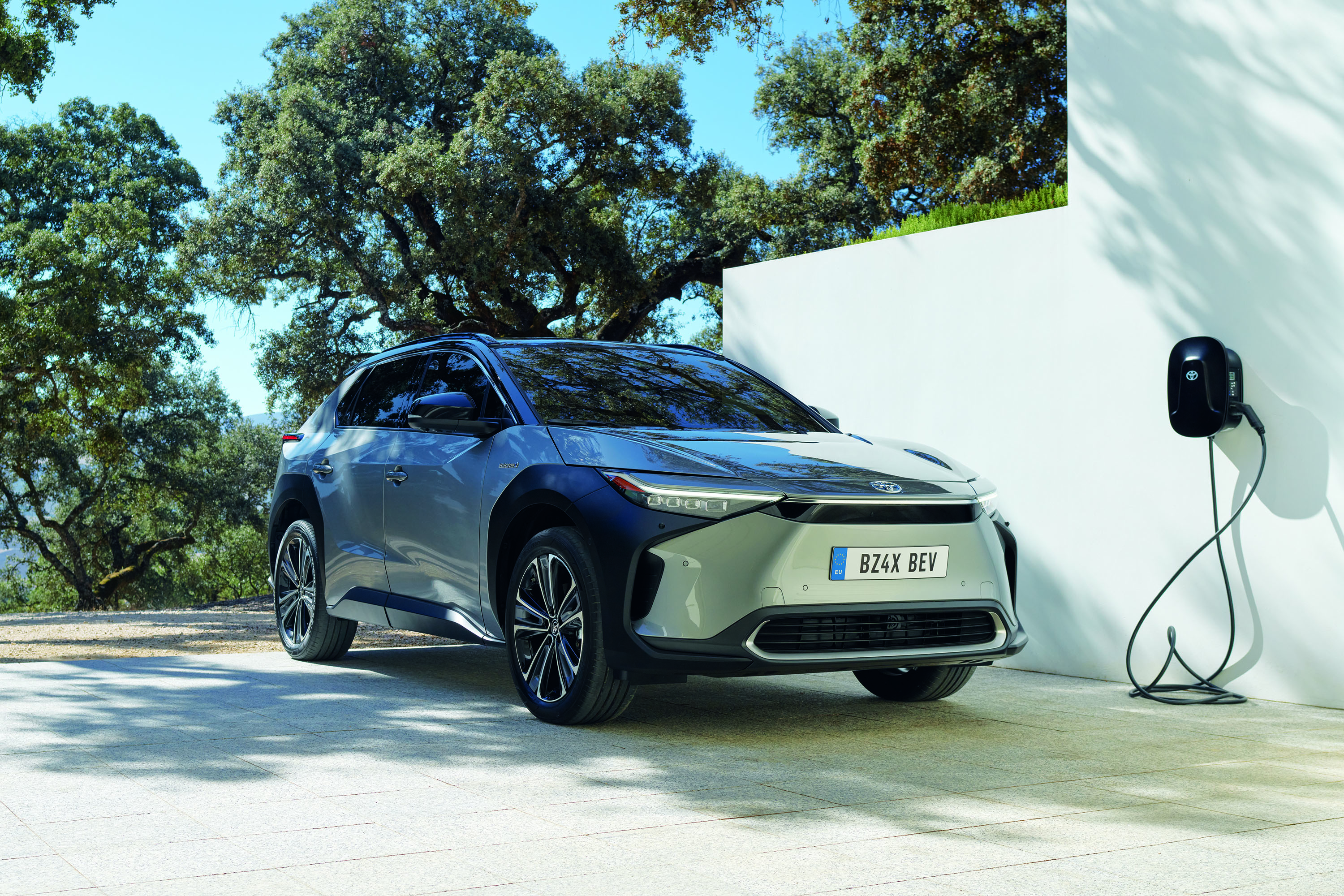 Toyota ускорява пускането на електрически автомобили в EC