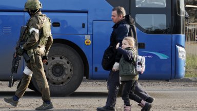 Всички деца, жени и възрастни са евакуирани от завода "Азовстал"