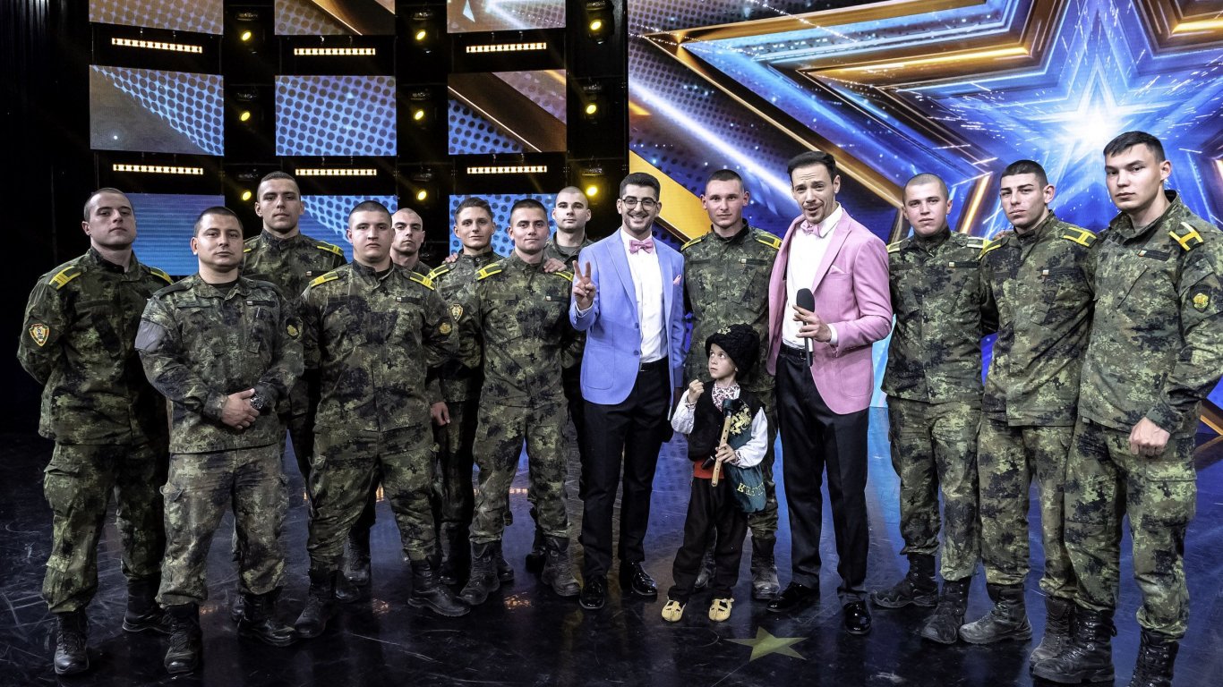 Гайдарчето Стефан и кадетите от Велико Търново отиват на финала на "България търси талант"