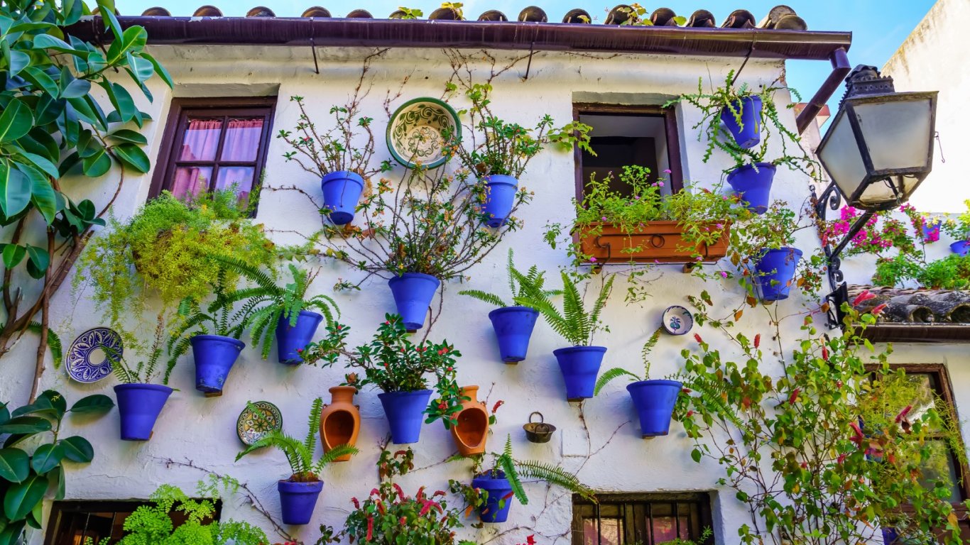 И Испания постави рекорд:  Посетена е от 85,1 милиона чуждестранни туристи, похарчили са над 108 милиарда евро