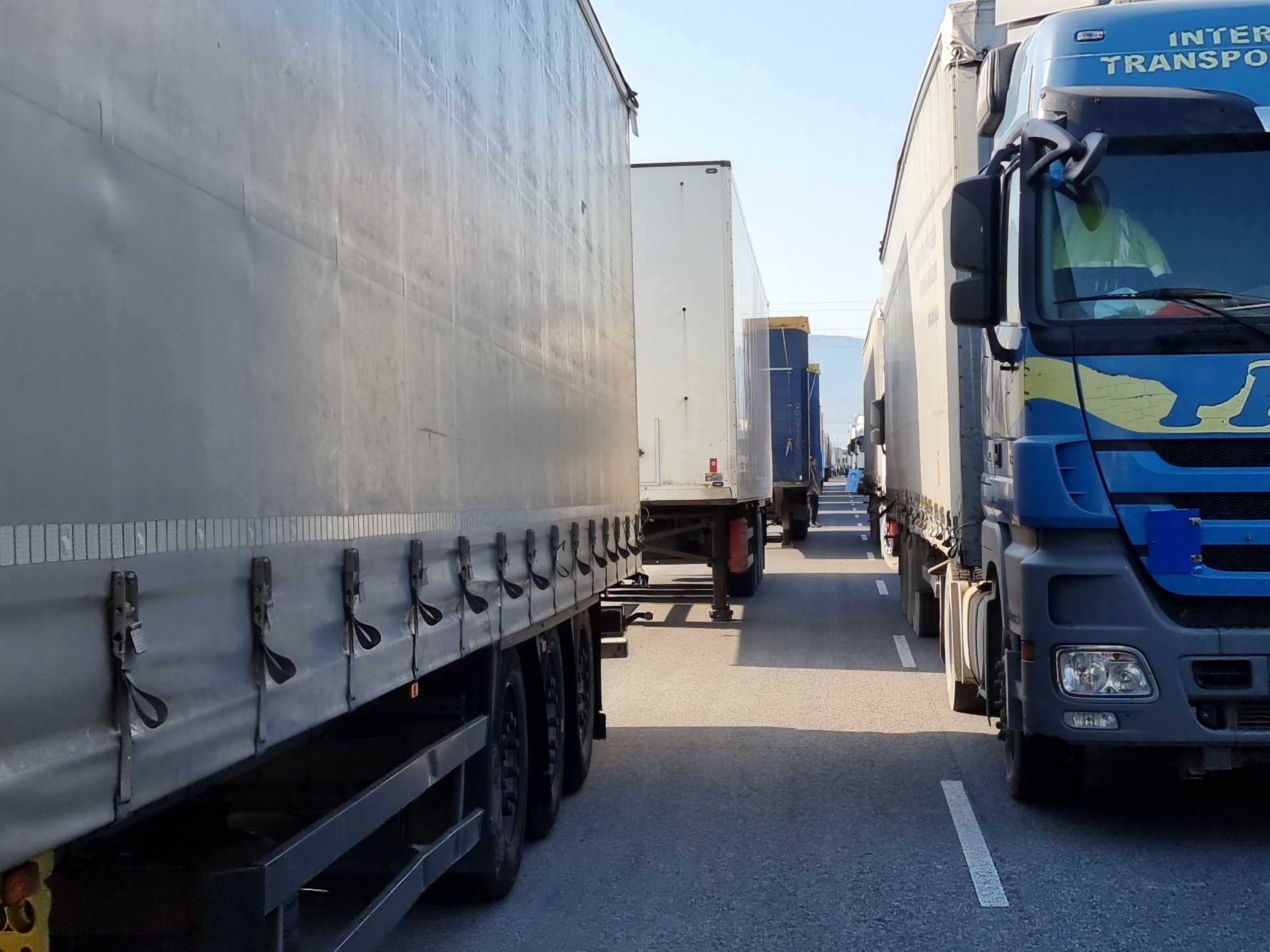 Стотици тежкотоварни автомобили затрудниха движението на част от входно-изходните пътни артерии на Пловдив