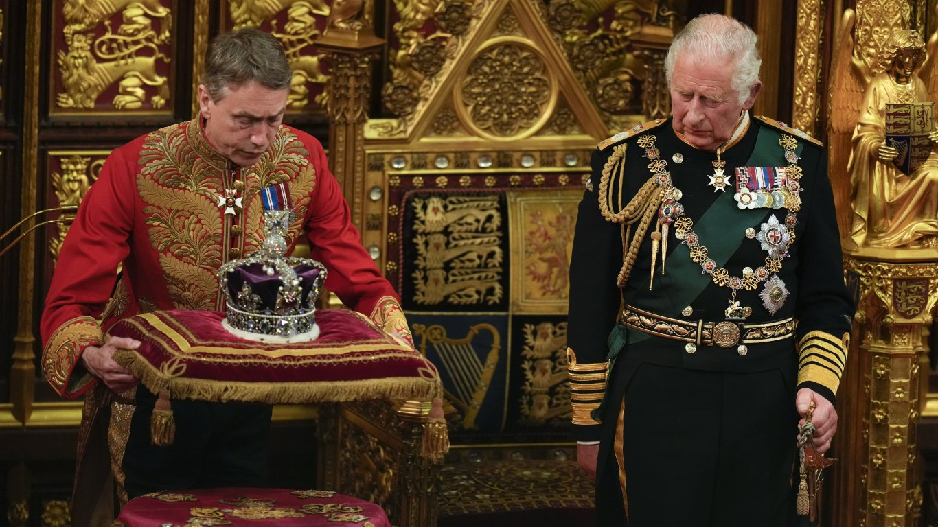 Два месеца преди да навърши 74 г. Чарлз Трети е новият крал на Великобритания