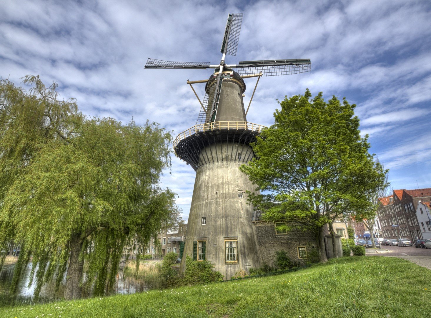 Една от най-големите мелници в света в Схидам, Нидерландия