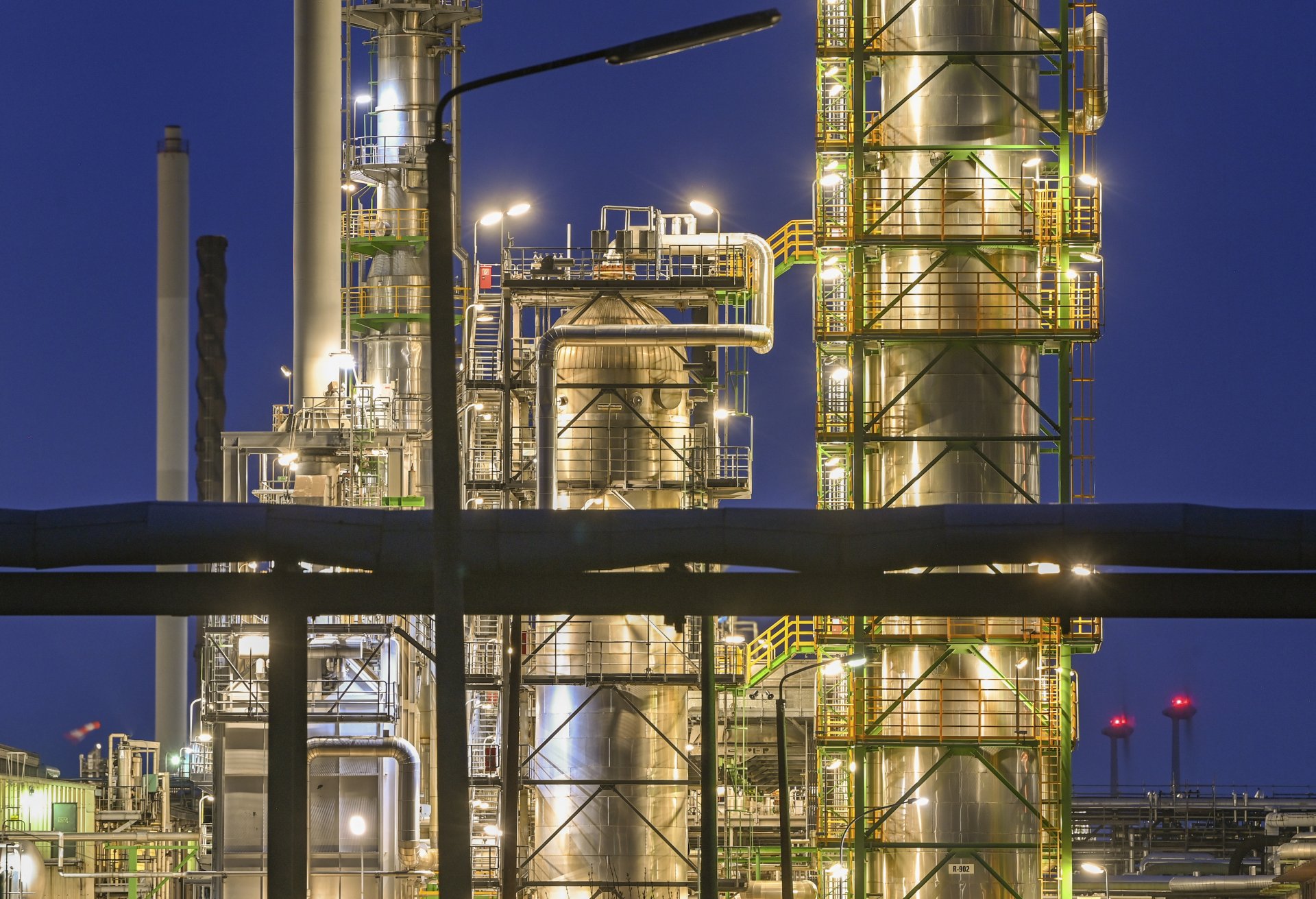 Петролната рафинерия на PCK-Raffinerie GmbH в Шведт, Германия, на 4 май 2022 г. Суровият петрол от Русия пристига в рафинерията по тръбопровода „Дружба"