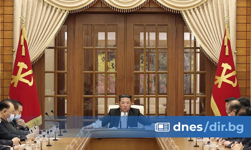 Водещи членове на управляващата партия в Северна Корея ще се