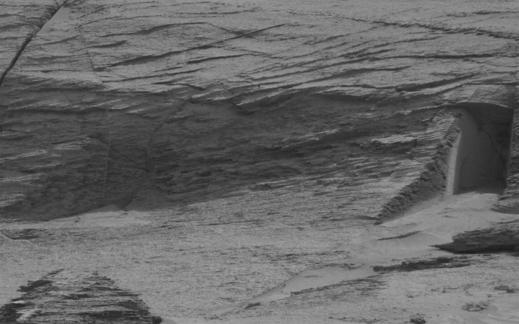 Пещера на Марс с форма, наподобяваща врата на храм
