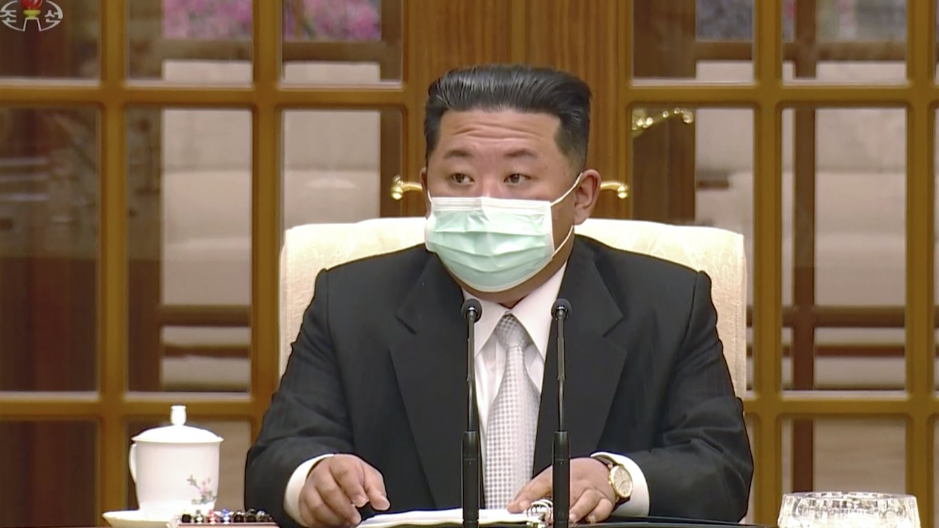 Жертвите на Covid-19 в Северна Корея вече са десетки, Ким Чен-ун нарече заразата "голям шок"