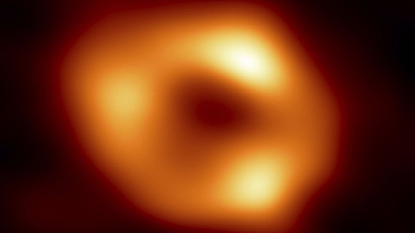 Учени наблюдаваха как черна дупка "отхапва" на части звезда