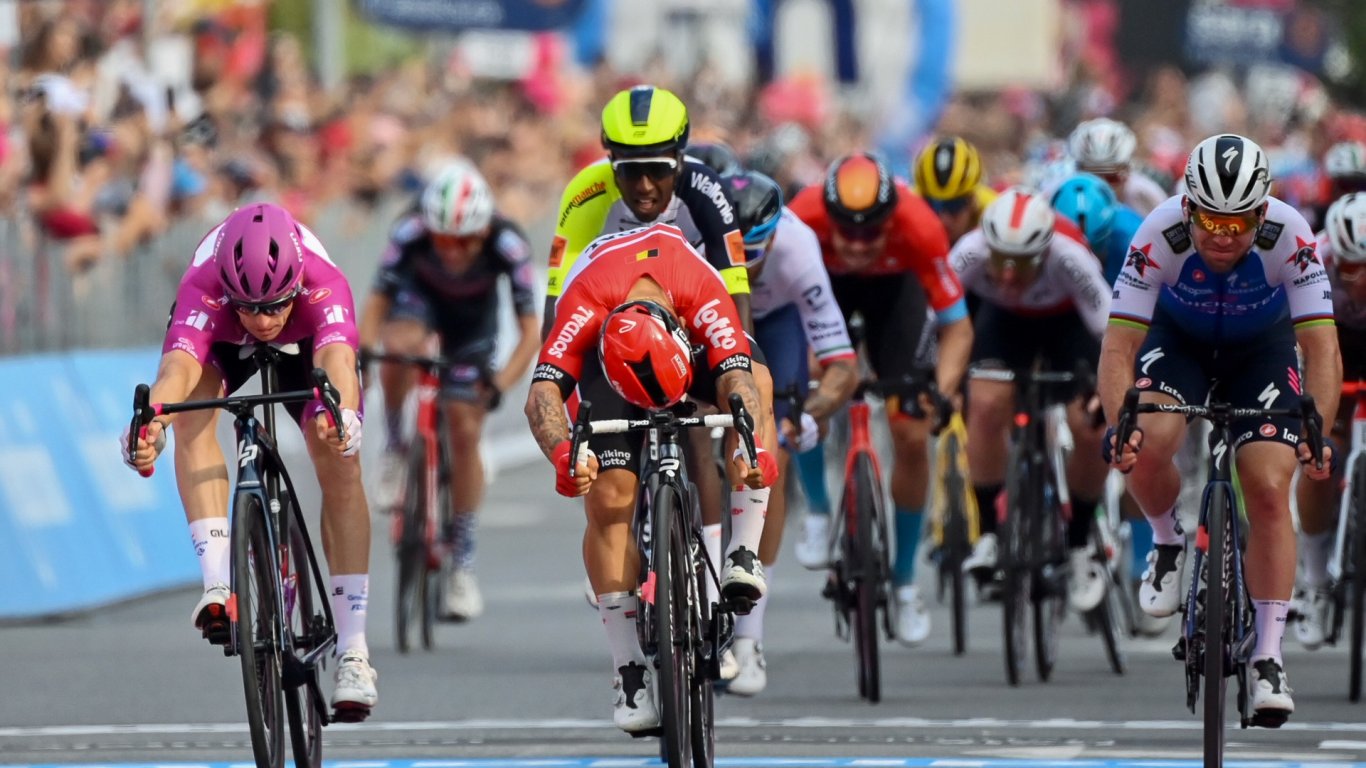 Коронавирус извади един от лидерите от Джиро д'Италия