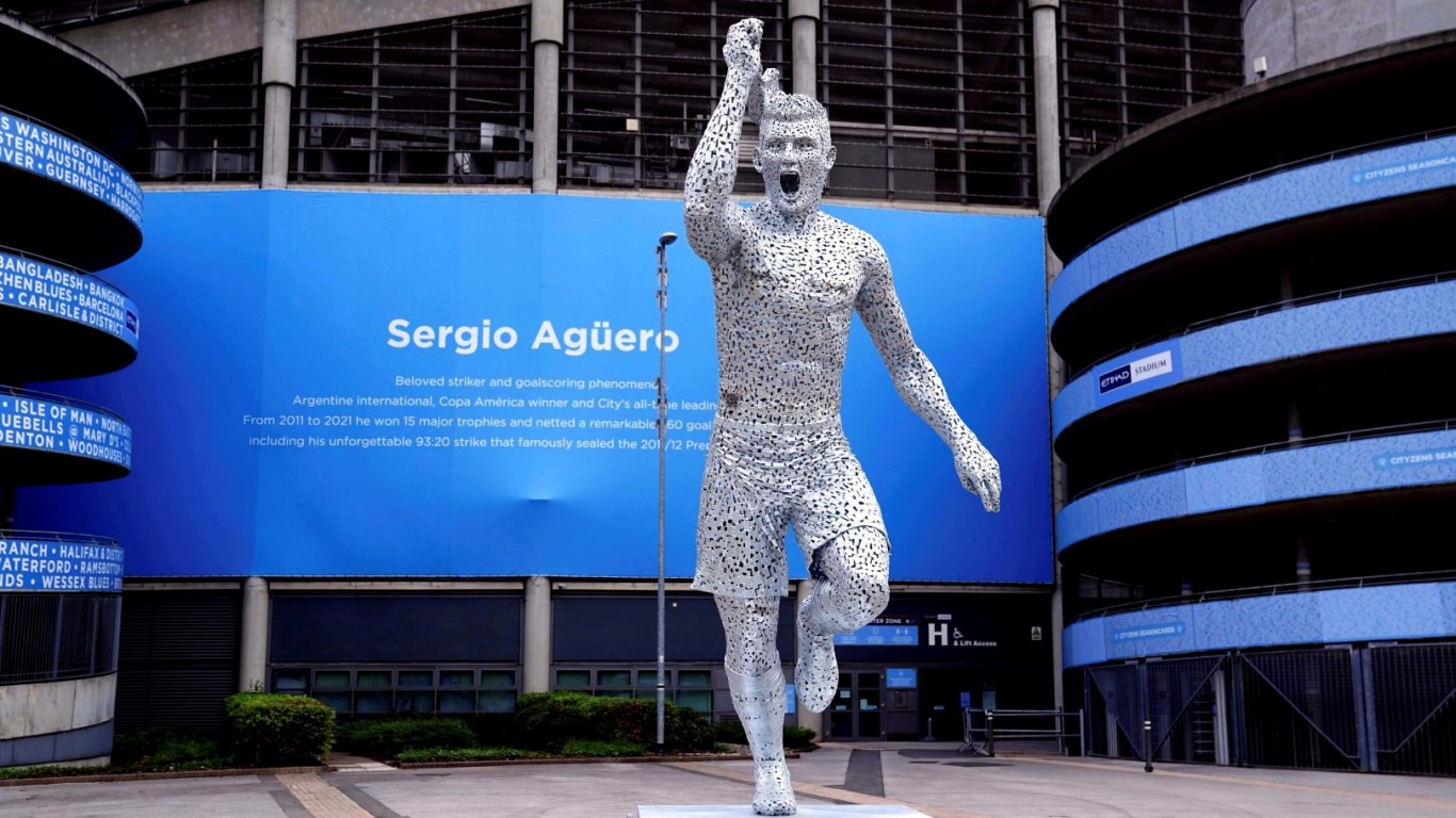 Сити откри статуя на Агуеро за 10-ия юбилей от гола, който промени съдбата на клуба
