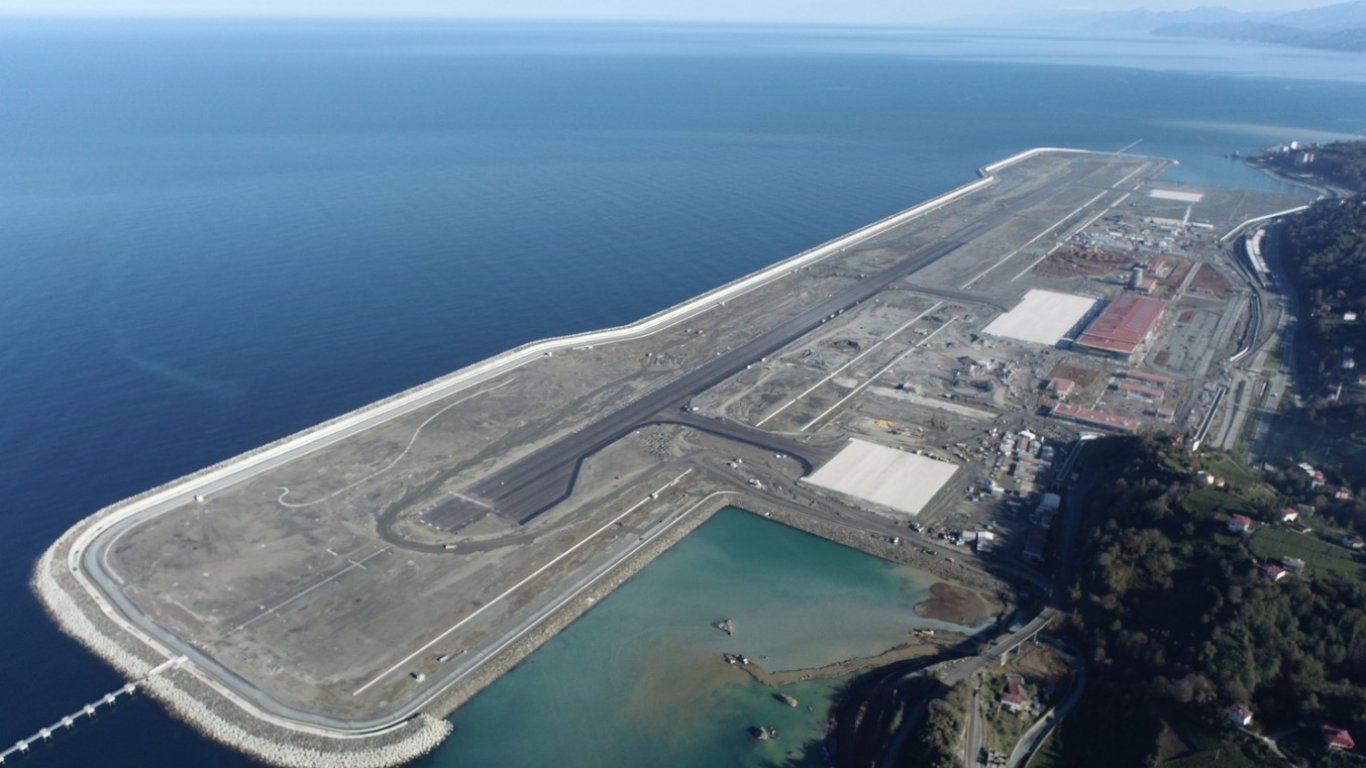Ердоган откри с Алиев новото летище Ризе-Артвин, построено чрез насип в Черно море