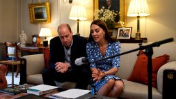 Принц Уилям и Кейт Мидълтън: Оказвайте помощ на самотните хора