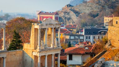 Фасадите на десетки сгради в Пловдив са опасни или пред разрушаване 