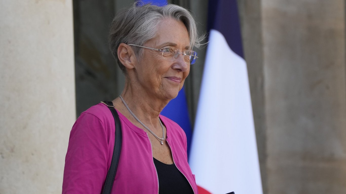 След 100-те дни ултиматум от Макрон: Елизабет Борн остава начело на френското правителство