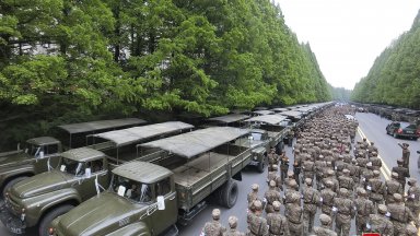 Северна Корея бори епидемията от ковид с армията си