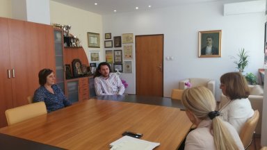 Веселин Плачков е временно изпълняващ длъжността директор на Общинския театър  в Казанлък