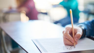 Зара Рушанова е затруднена от задача от първия модул на