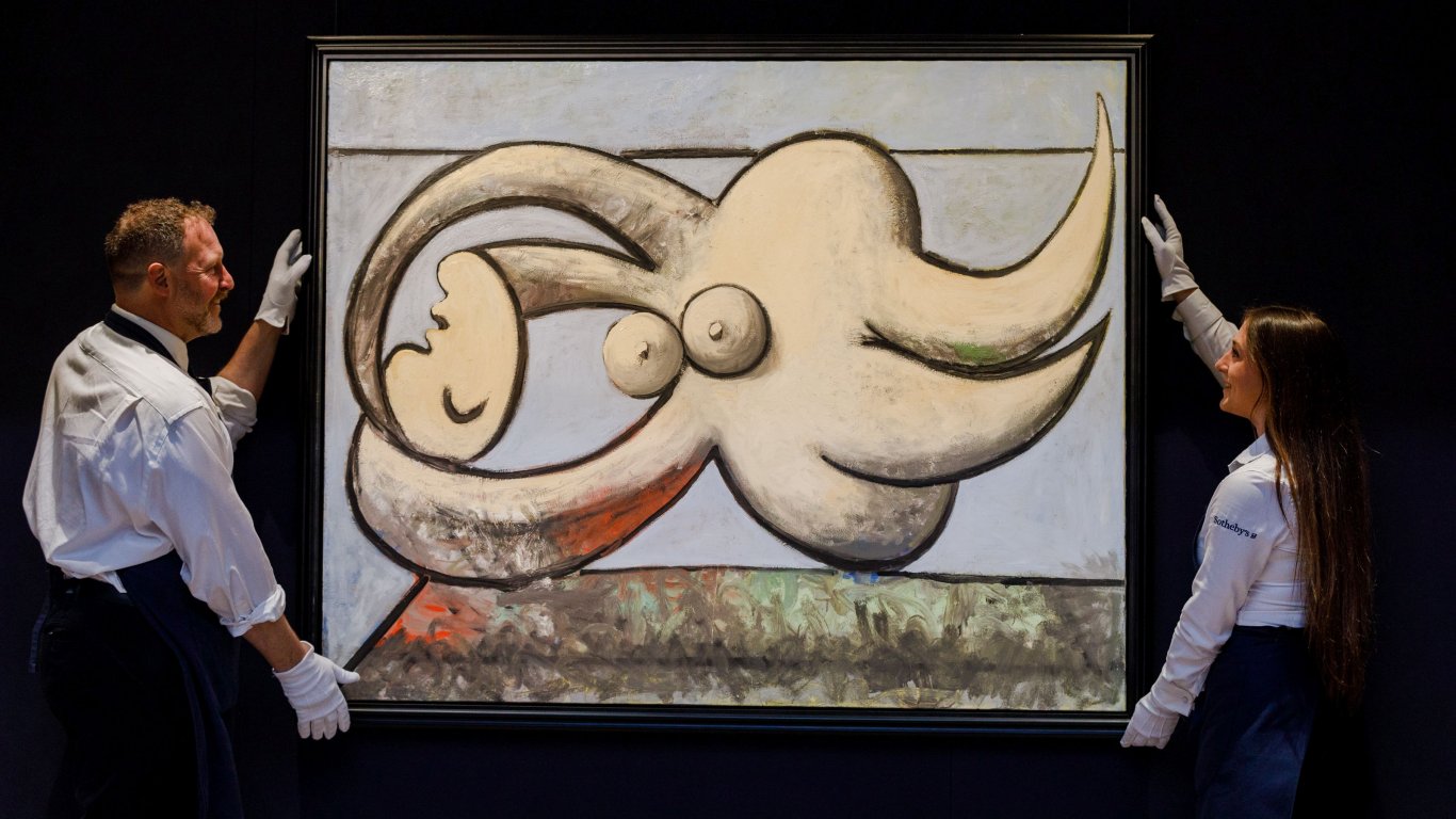 "Легнала гола жена" на Пикасо беше продадена за 67, 6 млн. долара