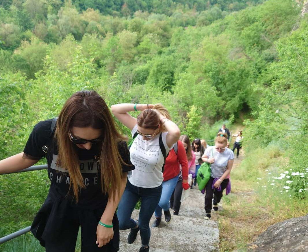 Почистване на туристически пътеки в Природен парк „Русенски Лом“