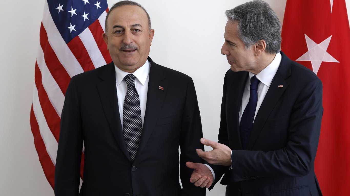Мевлют Чавушоглу: САЩ са против нормализирането на отношенията между Турция и Сирия
