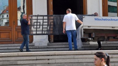Демонтираха металните решетки в НС, парламентът може да не обжалва глобата