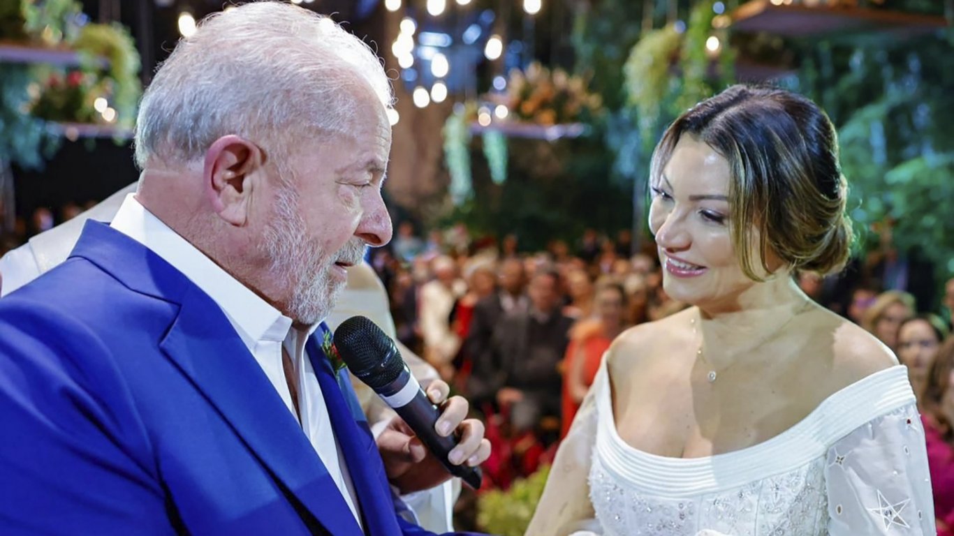 Бившият бразилски президент се ожени на церемония с политически привкус