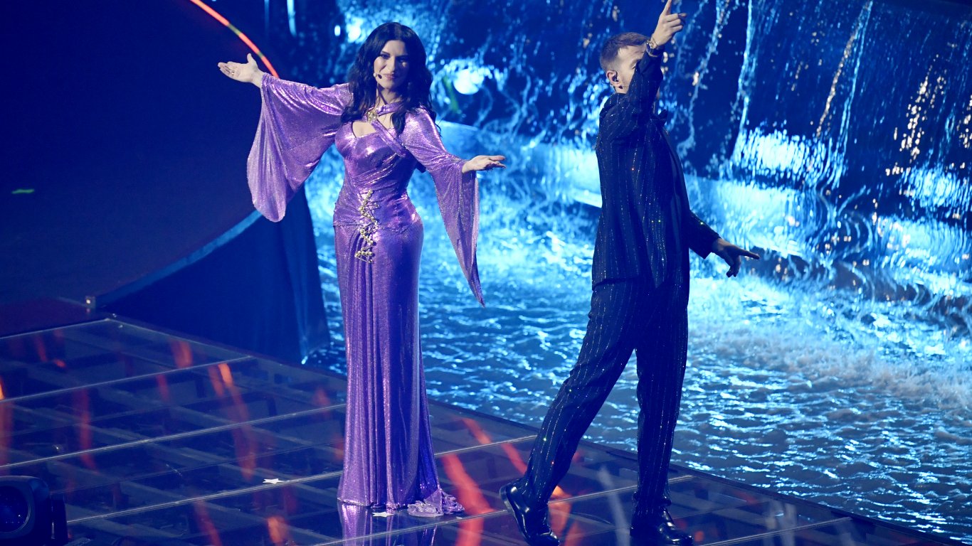 Певицата Лаура Паузини, която бе сред водещите на "Евровизия", се оказа с Covid-19