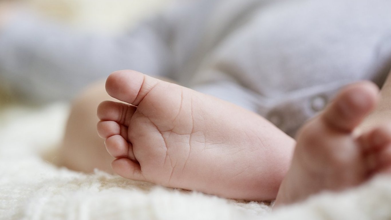 Бебето от Видин, настанено в Пирогов, е удряно с пръчка от 5-годишното си братче 