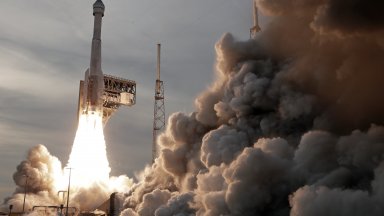 Космическият кораб на Boeing успешно полетя към МКС