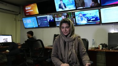 Талибаните наредиха на жените телевизионни водещи да си покриват лицето