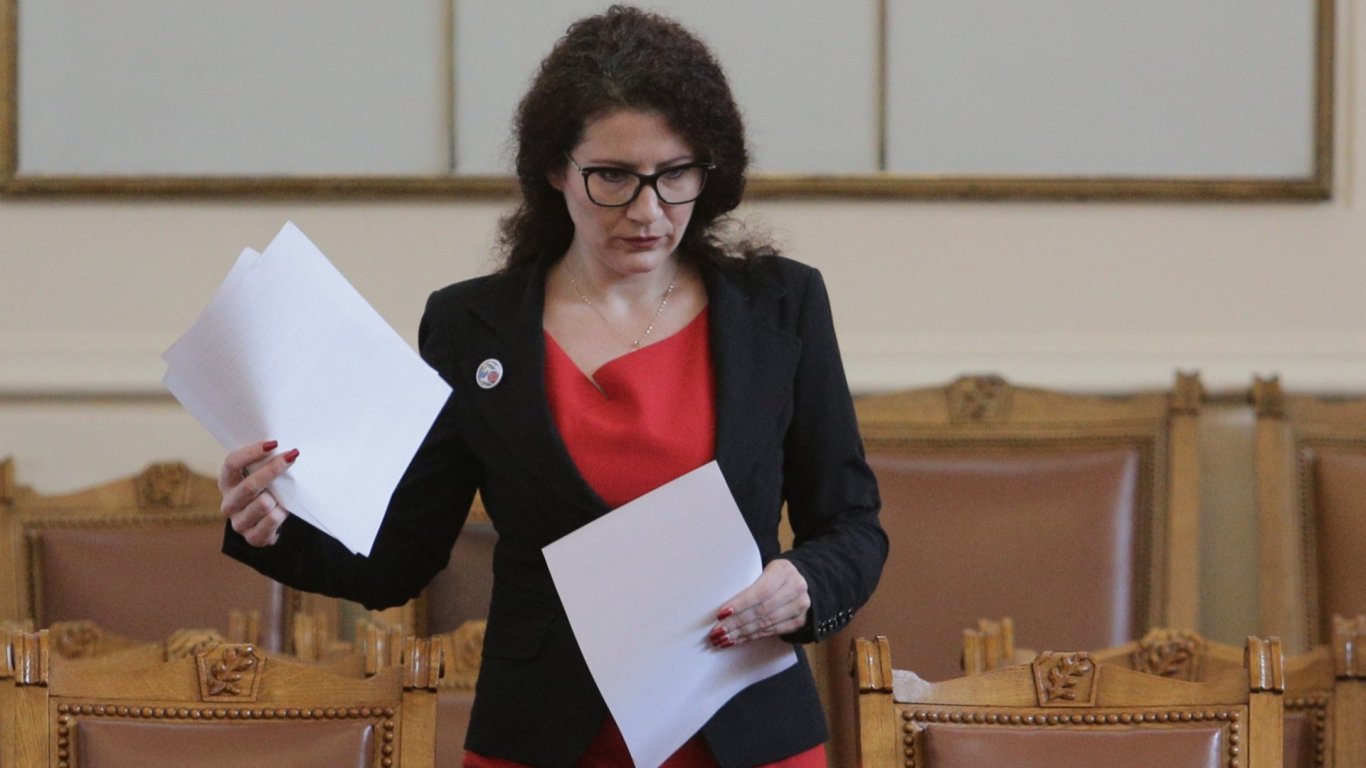 Калина Константинова представи нов план за временна закрила на бежанци