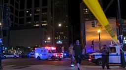 Двама убити и осем ранени при стрелба в закусвалня в Чикаго (снимки и видео)