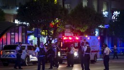 Няма пострадали българи на окървавения парад в Чикаго, стрелецът се дегизирал като жена