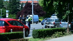 Три коли катастрофираха до "Орлов мост" в София, пътник е откаран в болница