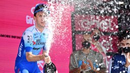 Втора етапна победа за Йейтс и нов лидер в Джирото