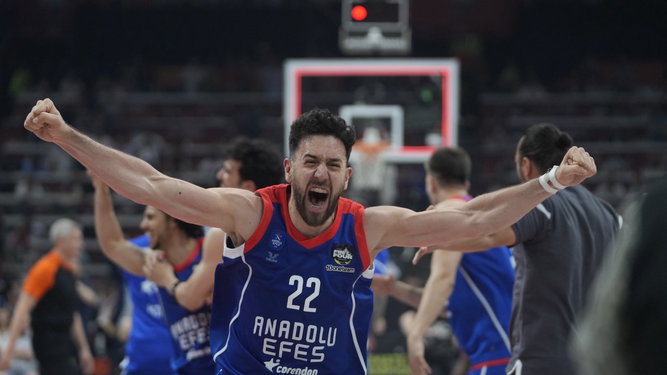 За втора поредна година Анадолу Ефес е над всички в баскетболна Европа