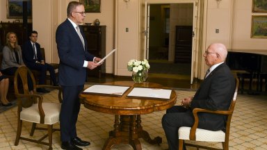 Бившият лидер на лявоцентристката опозиция се закле като премиер на Австралия