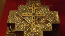 Първо изнасяне за поклонение: Мощите на Светите братя Кирил и Методий са в България