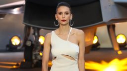 Нина Добрев гушка камили в Дубай