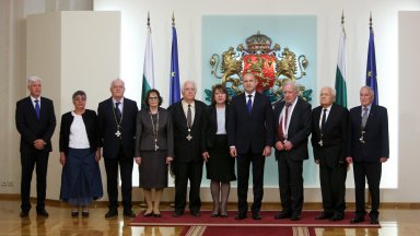 В навечерието на 24 май президентът Румен Радев удостои с държавни отличия шестима български учени