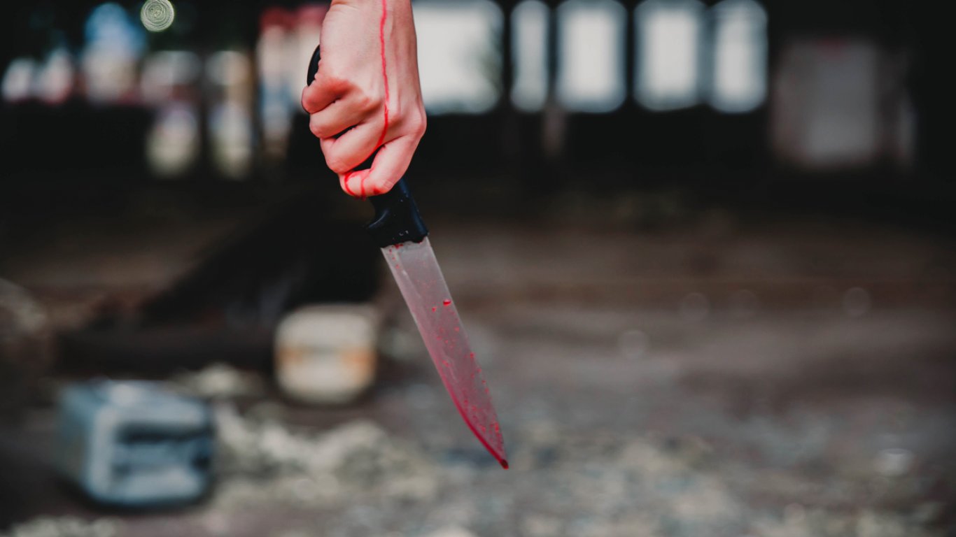 Жена намушка с нож в гърба съпруга си в Лом след семеен скандал